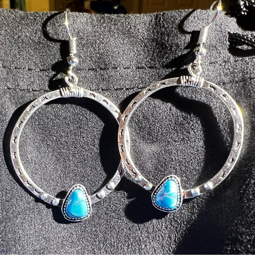 Silver dangle earrings with turquoise stone